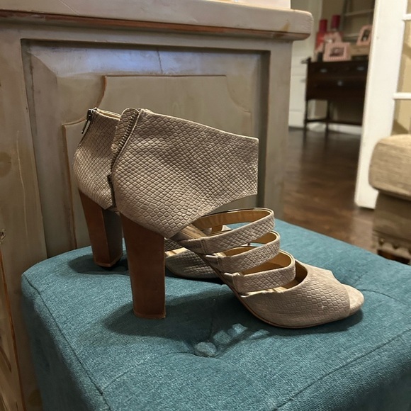 Splendid Shoes - Splendid grey heels concert night out date night boho event fall western preppy